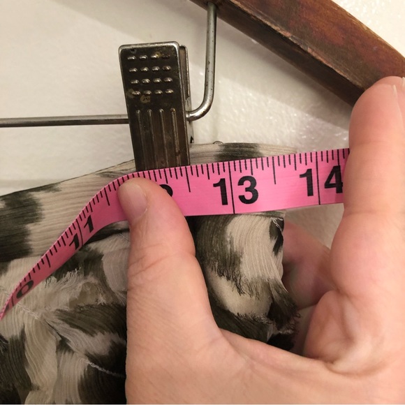 J. Crew Camouflaged Cream Green Crinkled Chiffon💯% Silk Mini Skirt size 0 - Picture 9 of 10